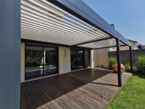 Installation d’une pergola bioclimatique à Treillières (44119)
